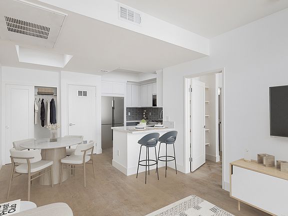 2nd image of 1317 S Westgate Ave APT 302
