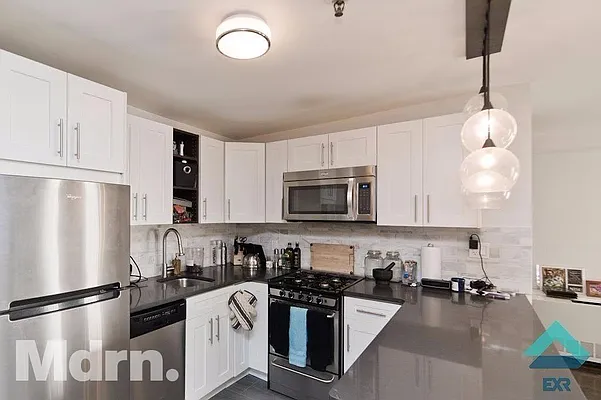 Rented by Mdrn Residential | media 9