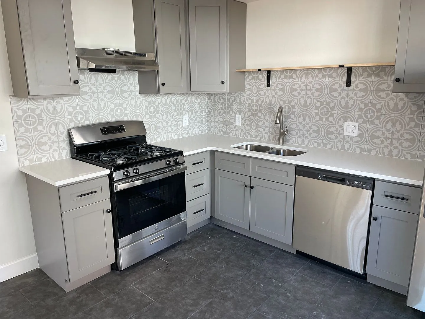 Great 2 Bed 1 Bath Speer/ Country Club — Photo 4