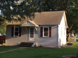 110 E 4th St, Mineral, IL 61344