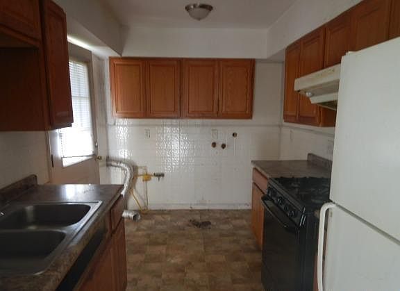 2nd image of 9308 Macon Ave