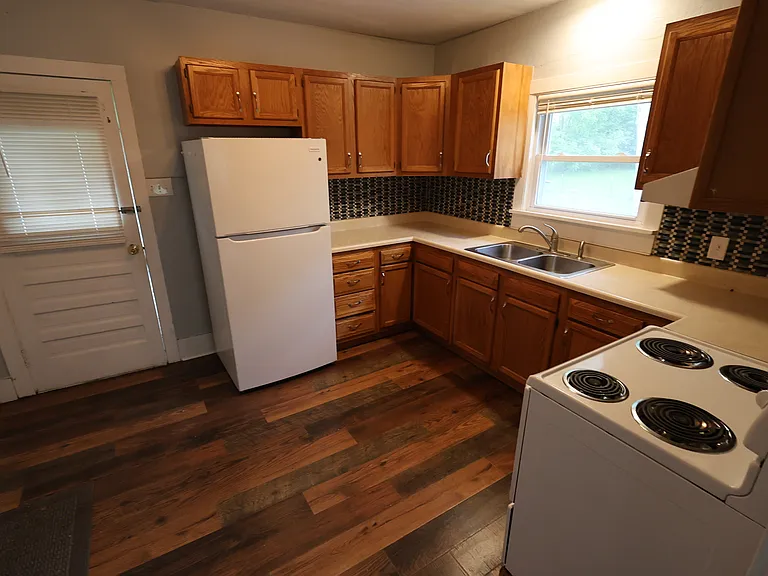 2908 Pleasant Plain Ave — Photo 5