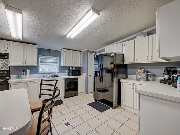 4th image of 9177 Hawk'S Nest Drive NE