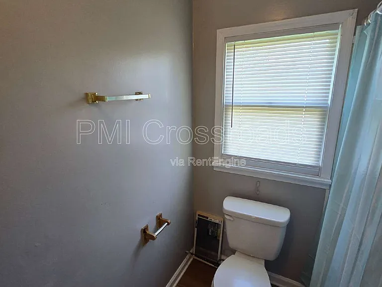 153 S Cypress Ave — Photo 19