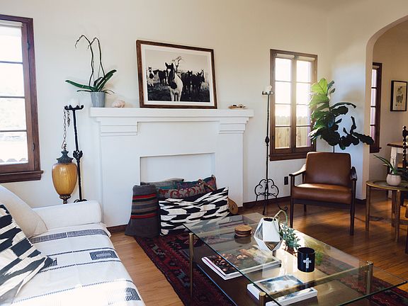 3rd image of 826 Parkman Ave
