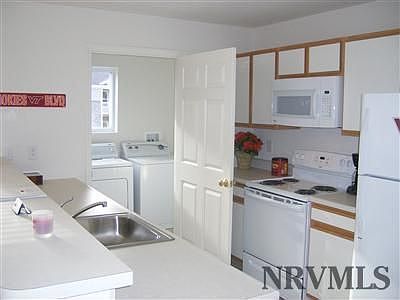 3rd image of 1910A Tabor Village Dr