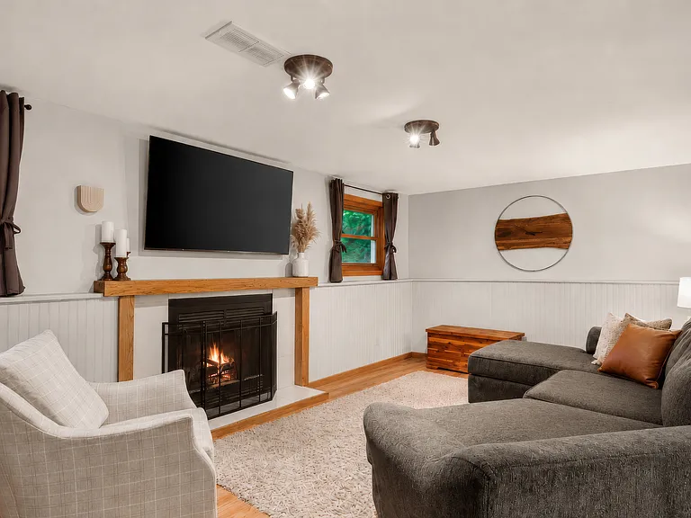 2579 King Dr — Photo 24