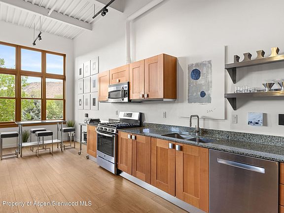 4th image of 231 Robinson St Unit 218