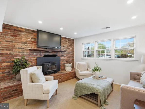 13123 Orleans St, Woodbridge, VA 22192