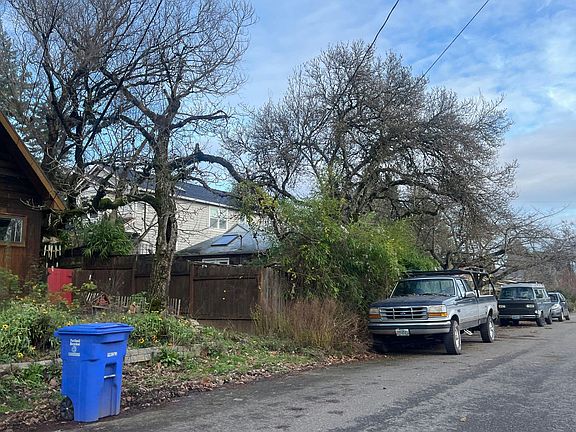 3rd image of 2611 SW Miles St