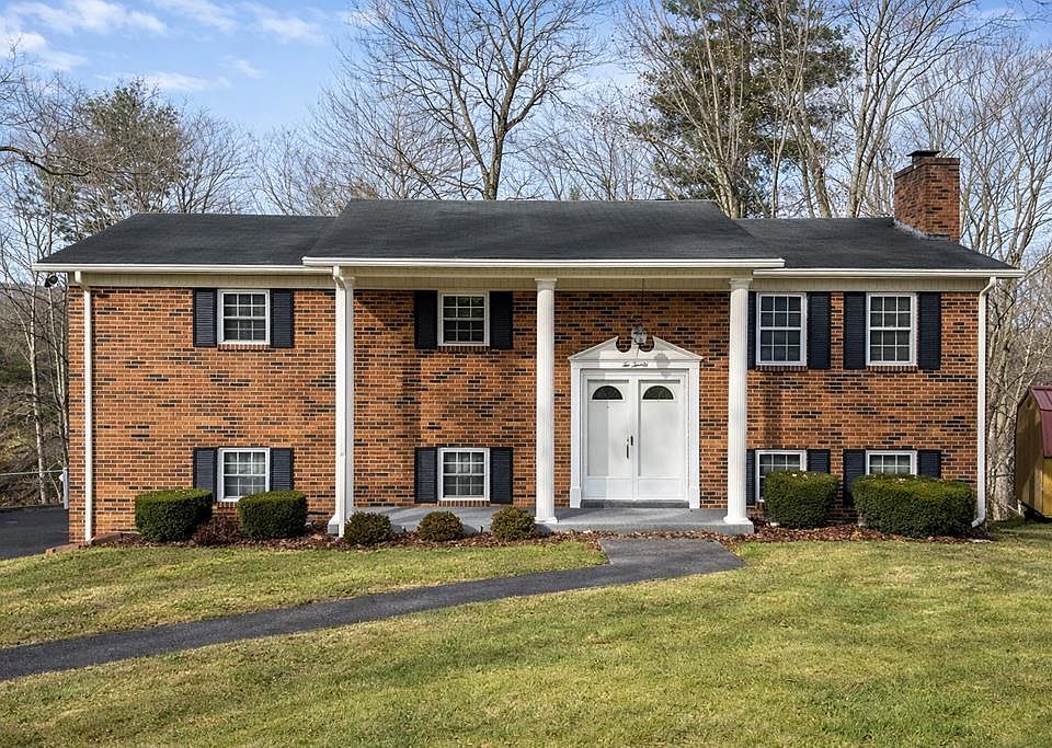 1st image of 220 Grist Mill Dr