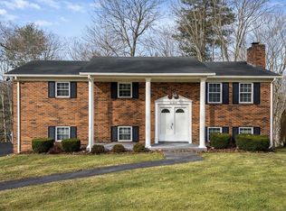 220 Grist Mill Dr, Beckley, WV 25801