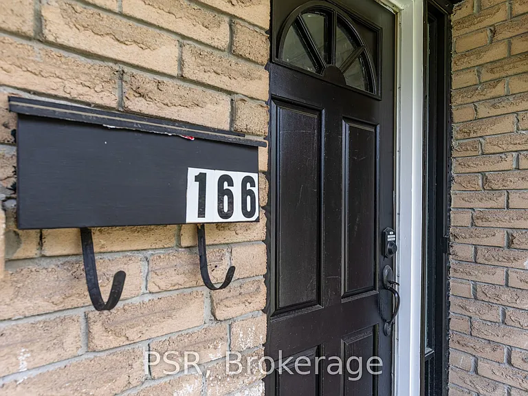 166 Adele Cres — Photo 7