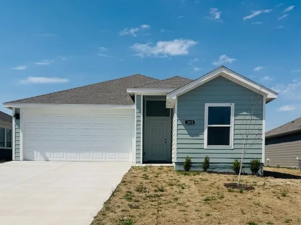 203 NW Bellflower St, Gentry, AR 72734