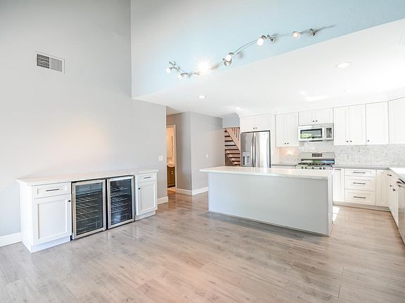 4th image of 1145 Woodvale Dr