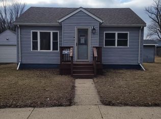 824 Collins Ave, Windom, MN 56101