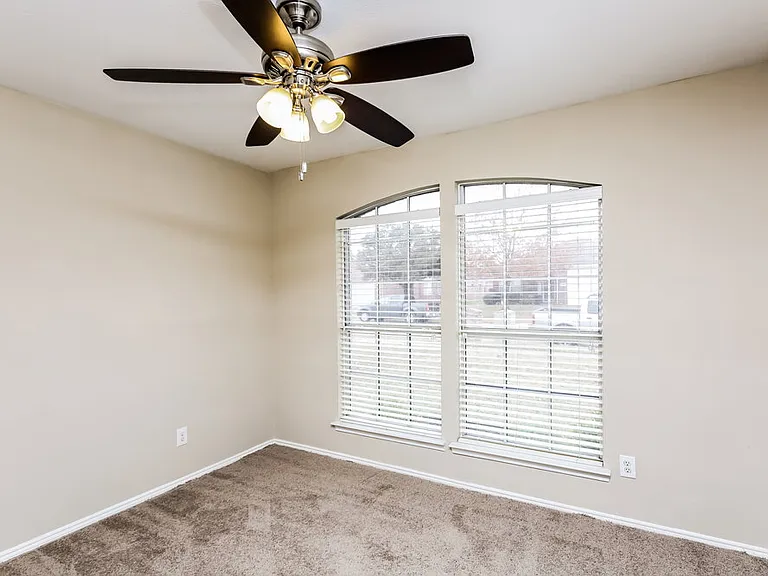 1037 Harriman Dr — Photo 14