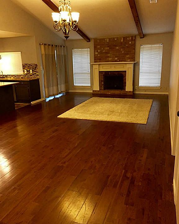 2nd image of 2111 W Lacey Oak Cir