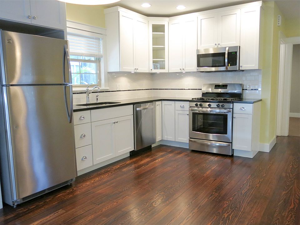 1st image of 556 6th Ave N