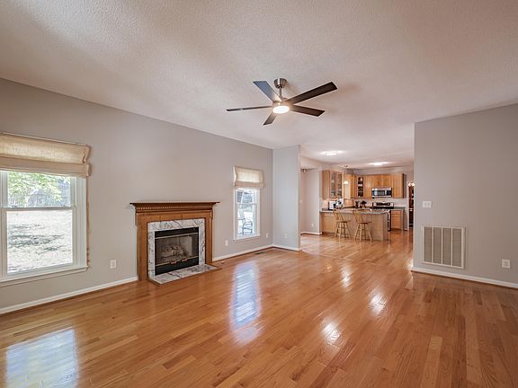 2nd image of 102 Settlers Mill Ln