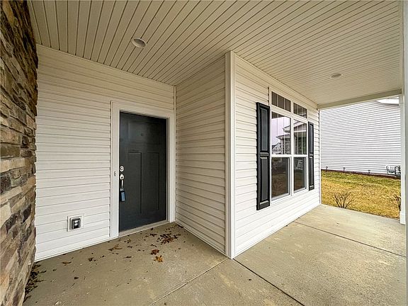 2nd image of 324 Gleneagles Dr