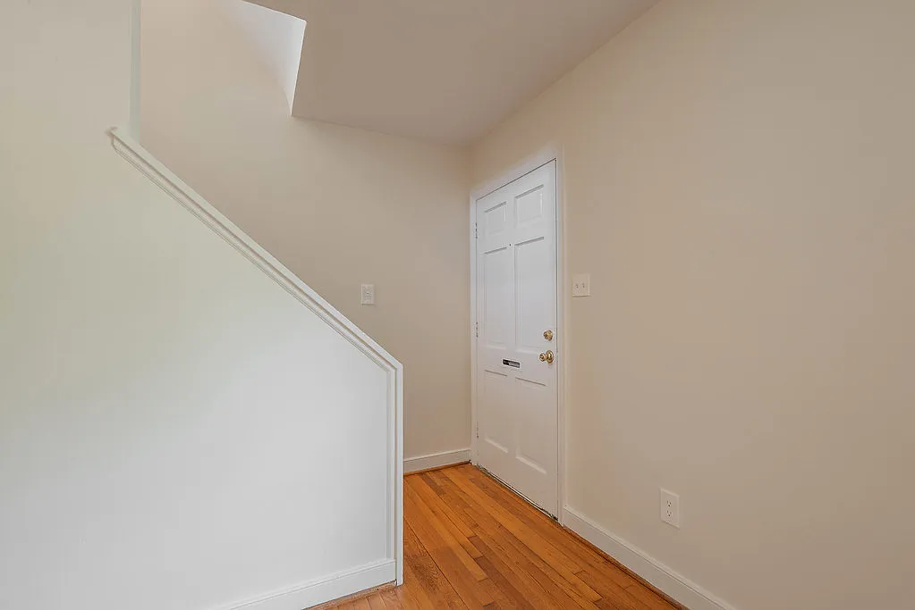 2 bed, 1050 sqft, $2,395 — Photo 4