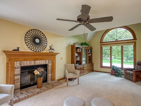 4th image of W241N5923 Goldencrest Ct