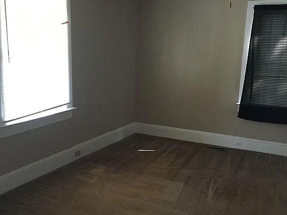 3rd image of 512 Boyd St