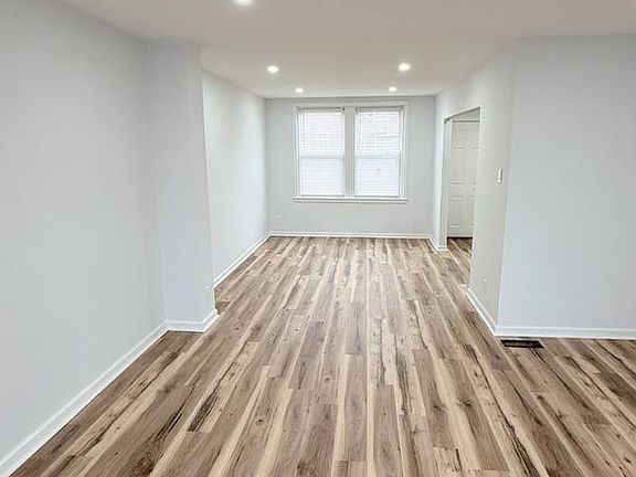 2nd image of 2705 Speakman Pl