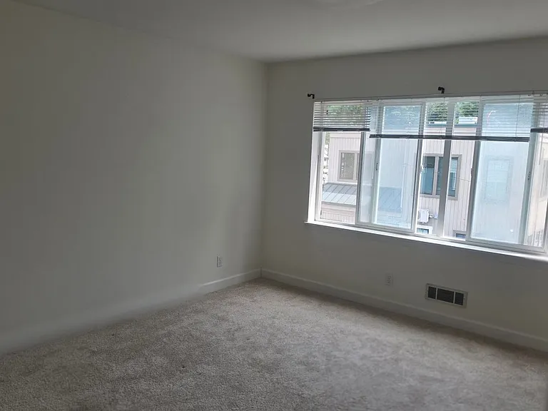 Issaquah Valley Place — Photo 14