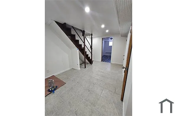 Building Photo - 1094 Alcott St