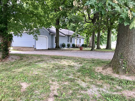 2nd image of 124 Cedar Ave