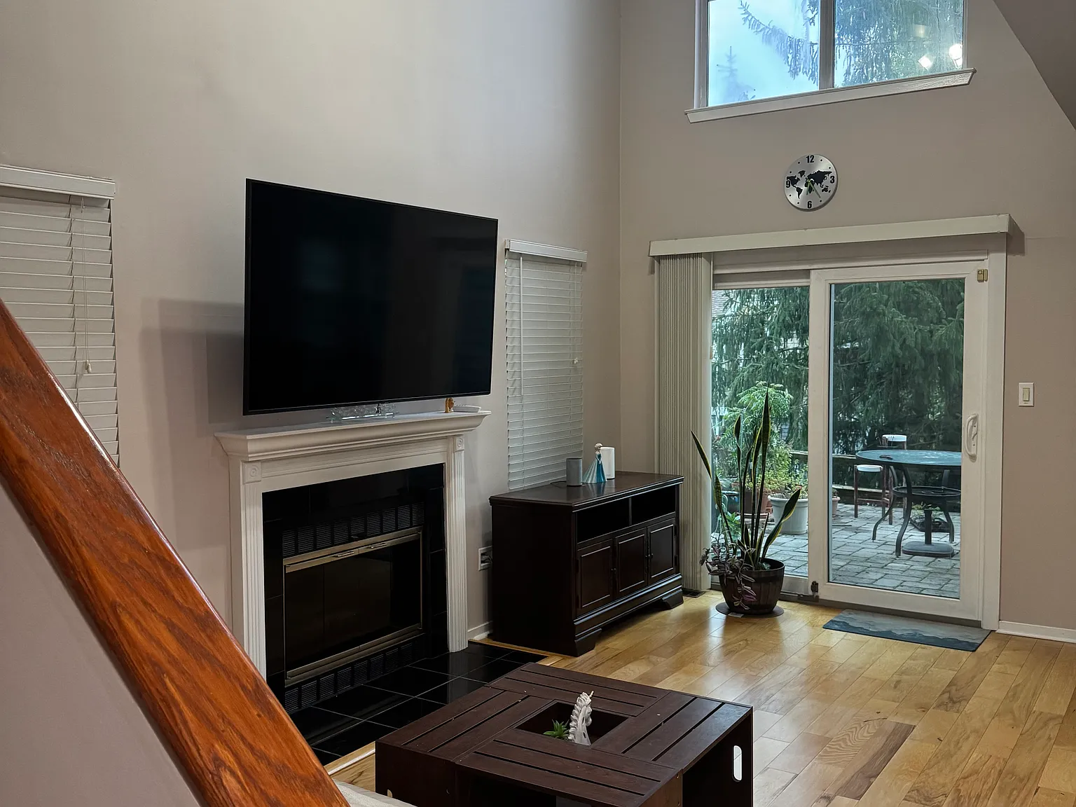 3 bed, 2.5 bath, 1650 sqft, $3,200 — Photo 2
