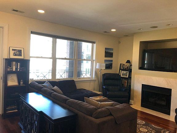 3rd image of 3060 N Clybourn Ave APT 2S