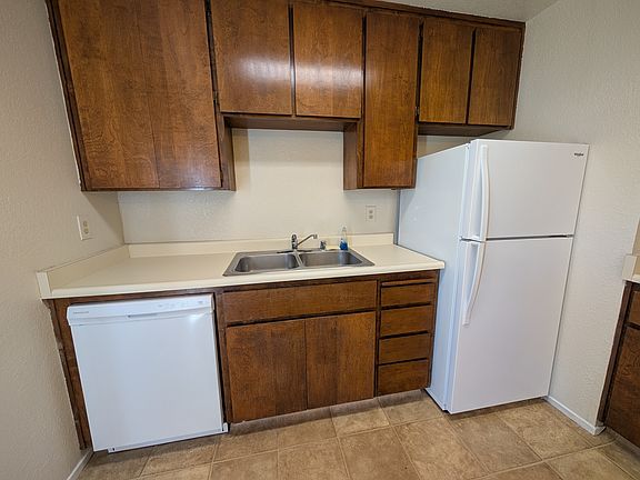 5th image of 31 Squire Ct #9
