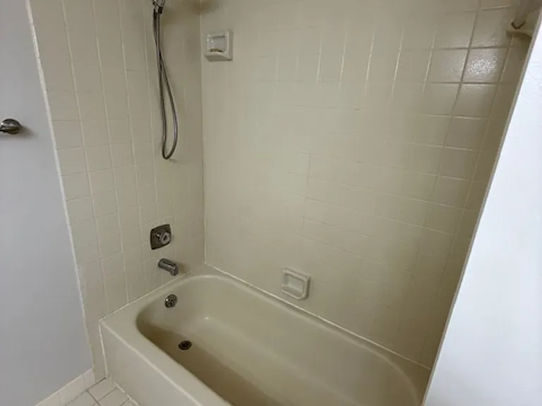 14810 Rue De Bayonne #2F — Photo 12