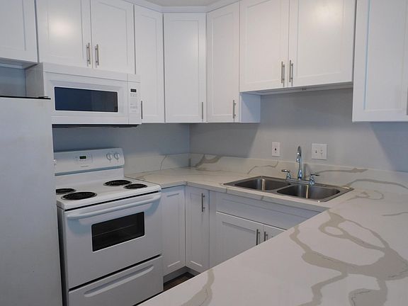 2nd image of 6930 Fulton Ave APT 20