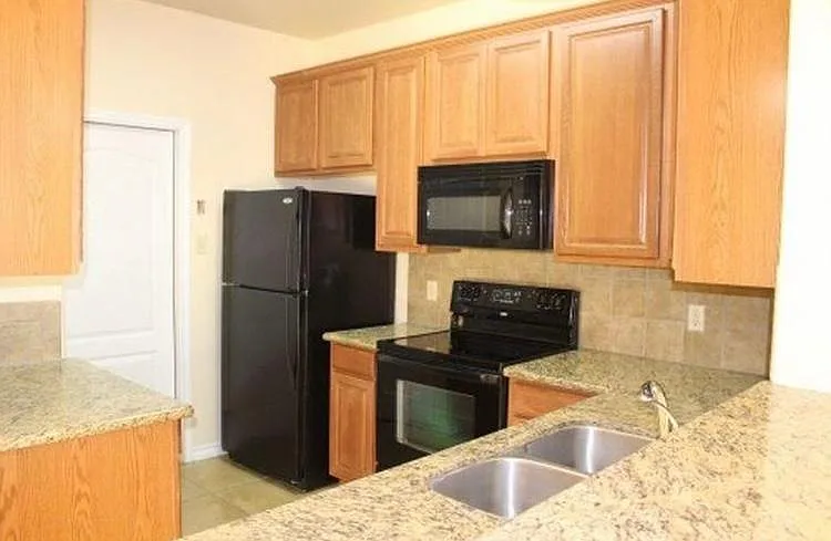 3 bed, 2.5 bath, 1432 sqft, $1,795 — Photo 4