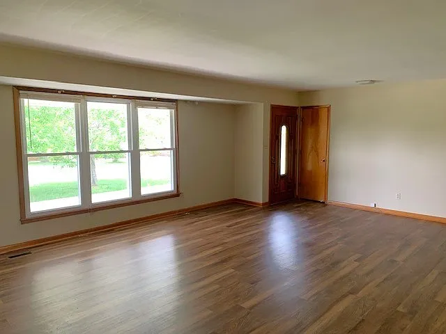 3 bed, 2.0 bath, 1548 sqft, $1,750 — Photo 2