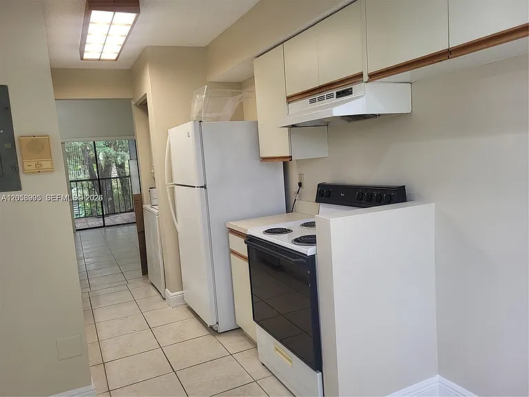 9843 SW 138th Ave #EA2R — Photo 5