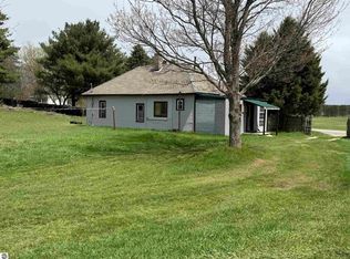 7031 N Raymond Rd, Tustin, MI 49688