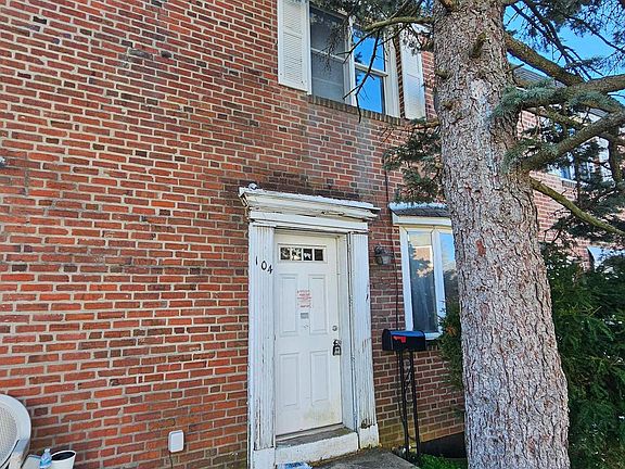 3rd image of 104 Rosemont Ave