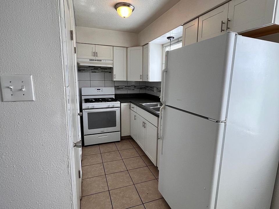 1st image of 340 Grove St SE #4