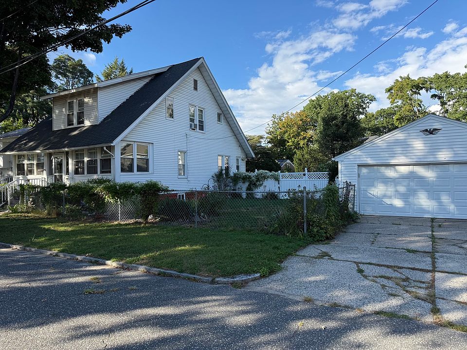 2nd image of 27 Border St