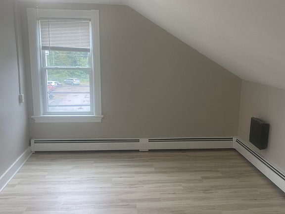 4th image of 932 Main St Floor 3