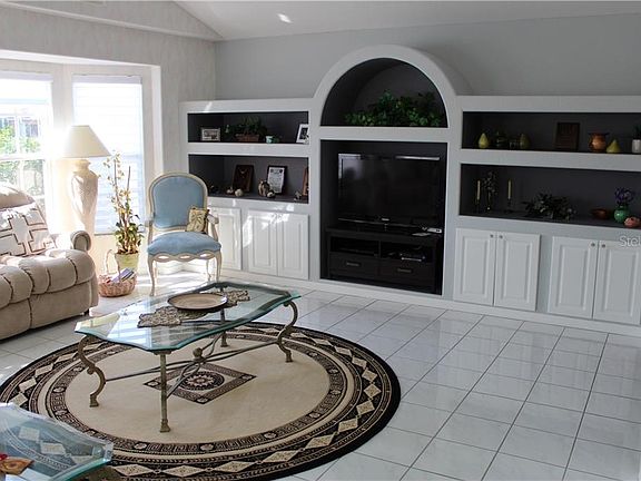 4th image of 211 Venezia Ct
