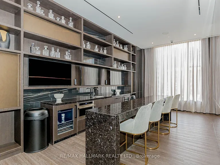 11 Yorkville Ave #3310 — Photo 19