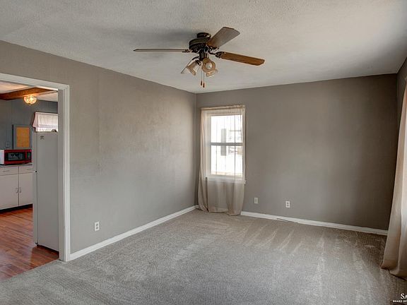3rd image of 806 Seneca Ave