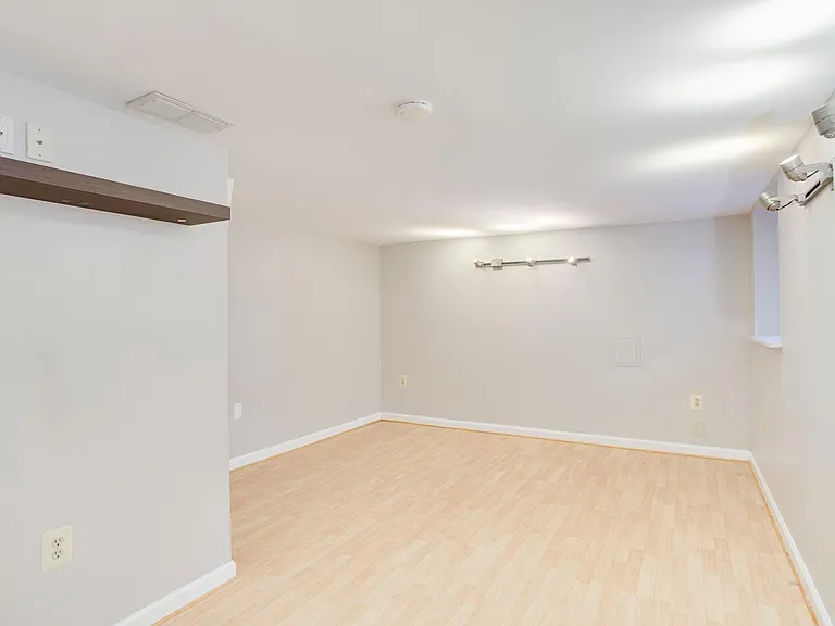 500 S East Ave — Photo 15