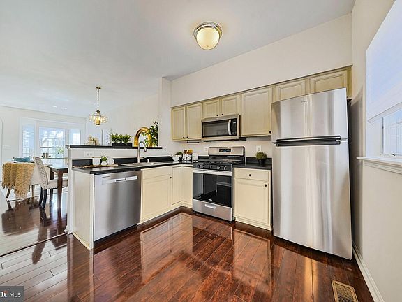 3rd image of 16116 Taconic Cir